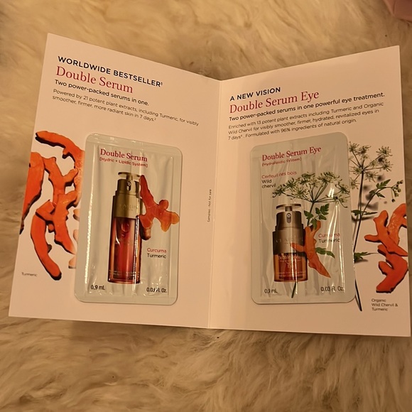 5 Clarins samples and cosmetics bag. - Picture 2 of 8